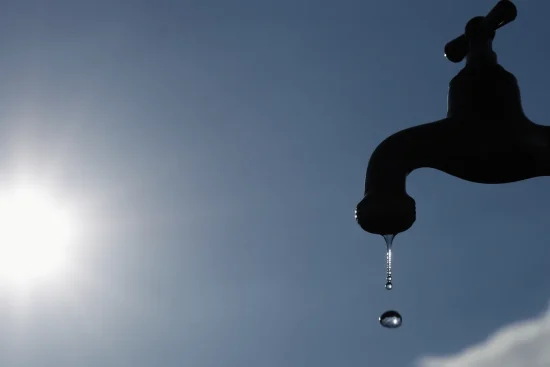 Pression d&rsquo;eau qui diminue soudainement : comprendre et résoudre le problème