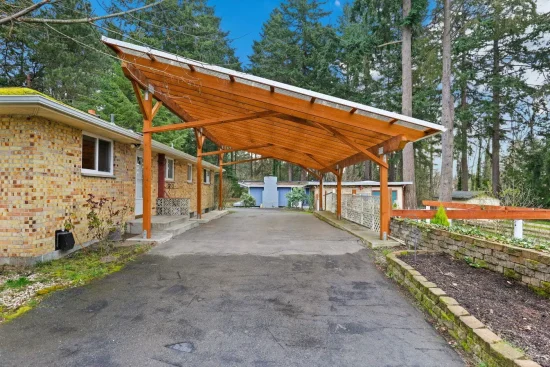 Comment installer un carport en bois soi-même ? Guide étape par étape